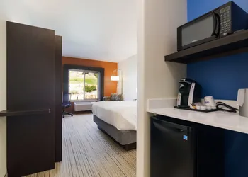 Holiday Inn Express Hotel & Suites Custer by IHG hotel thumbnail 8