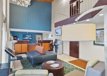 Best Western Plus The Inn at Hampton hotel thumbnail 2