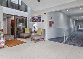 Best Western Plus The Inn at Hampton hotel thumbnail 4