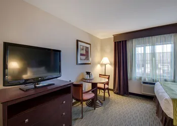 Best Western Plus The Inn at Hampton hotel thumbnail 6