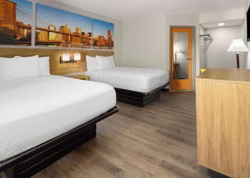 Days Inn & Suites by Wyndham Albany hotel thumbnail 5