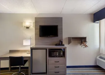Quality Inn Albany Colonie hotel thumbnail 7