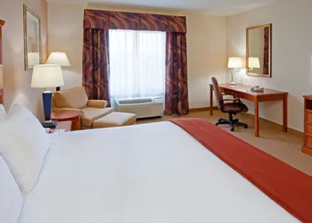 Holiday Inn Express & Suites Albany Airport Area - Latham by IHG hotel thumbnail 3