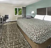 BridgePointe Inn & Suites hotel detail image 7