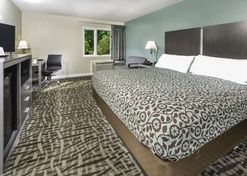 BridgePointe Inn & Suites hotel thumbnail 7
