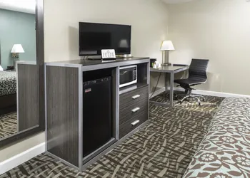 BridgePointe Inn & Suites hotel thumbnail 8