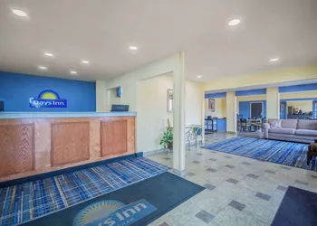 Days Inn & Suites by Wyndham Waterloo hotel thumbnail 2