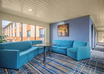 Days Inn & Suites by Wyndham Waterloo hotel thumbnail 4