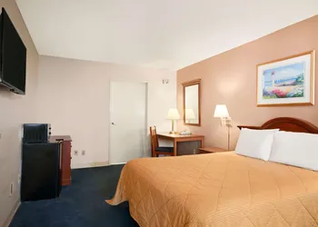 Travelodge by Wyndham Bakersfield hotel thumbnail 4