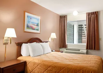 Travelodge by Wyndham Bakersfield hotel thumbnail 5