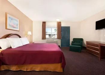 Travelodge by Wyndham Bakersfield hotel thumbnail 6