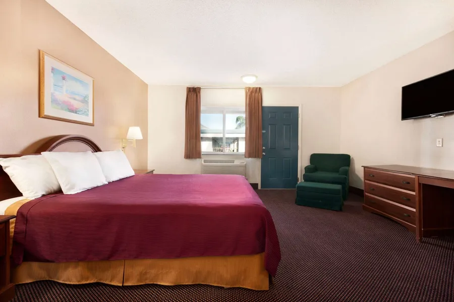 Travelodge by Wyndham Bakersfield hotel detail image 6