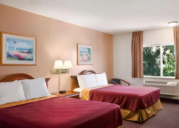 Travelodge by Wyndham Bakersfield hotel thumbnail 7