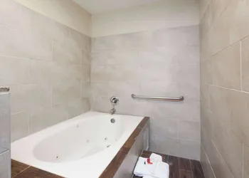 Super 8 by Wyndham Bakersfield South CA hotel thumbnail 4