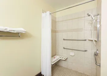 Super 8 by Wyndham Bakersfield South CA hotel thumbnail 8