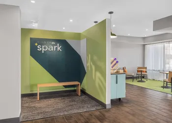 Spark by Hilton Bakersfield Central hotel thumbnail 2