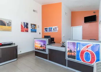 Motel 6 Bakersfield, CA - Central hotel thumbnail 2