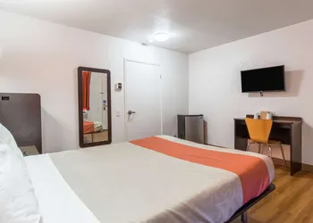 Motel 6 Bakersfield, CA - Central hotel thumbnail 7