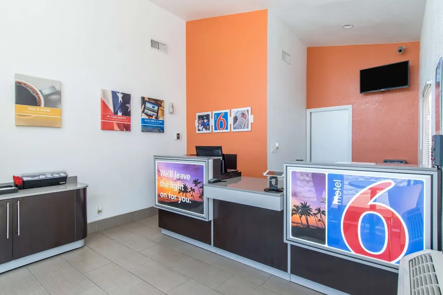 Motel 6 Bakersfield, CA - Central hotel detail image 2