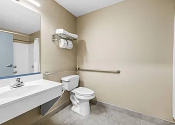 Rodeway Inn hotel thumbnail 8