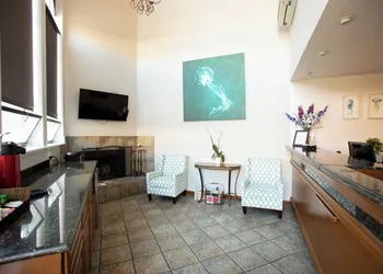 Munras Inn hotel thumbnail 2
