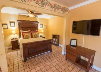 Harbor House Inn hotel thumbnail 6