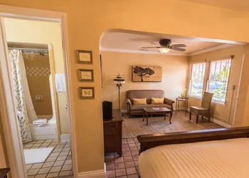 Harbor House Inn hotel thumbnail 8