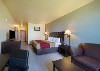 Econo Lodge Inn & Suites Bridgeport hotel thumbnail 4
