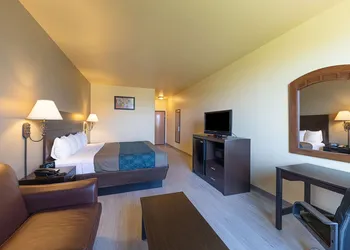 Econo Lodge Inn & Suites Bridgeport hotel thumbnail 7