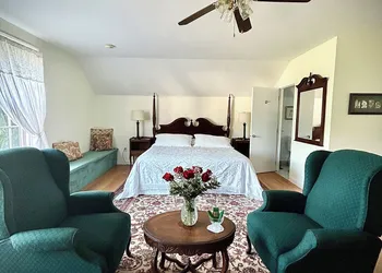 Blackberry River Inn hotel thumbnail 5