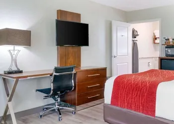 Antioch Inn and Suites hotel thumbnail 6