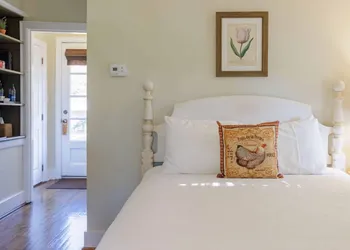Chanticleer Inn Bed & Breakfast hotel thumbnail 2