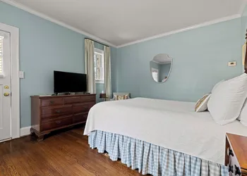 Chanticleer Inn Bed & Breakfast hotel thumbnail 8