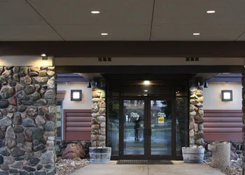 C'mon Inn Hotel & Suites hotel thumbnail 2