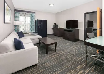 La Quinta Inn & Suites by Wyndham Little Rock - Bryant hotel thumbnail 5