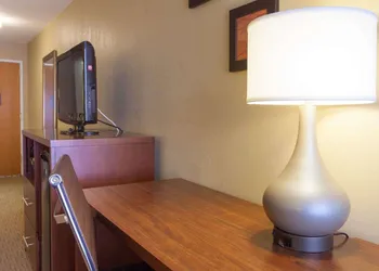 Quality Inn & Suites I-40 East hotel thumbnail 7