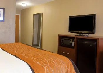Quality Inn & Suites I-40 East hotel thumbnail 8