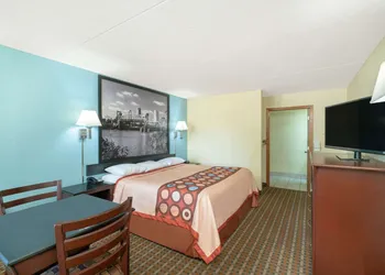 Super 8 by Wyndham North Little Rock/McCain hotel thumbnail 3