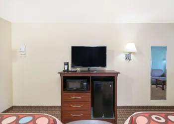 Super 8 by Wyndham North Little Rock/McCain hotel thumbnail 6