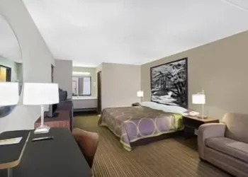 Super 8 by Wyndham Knoxville North/Powell hotel thumbnail 6