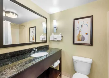 Comfort Suites Knoxville West - Farragut hotel thumbnail 5