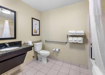 Comfort Suites Knoxville West - Farragut hotel thumbnail 6