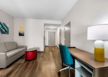 Comfort Suites Knoxville West - Farragut hotel thumbnail 8