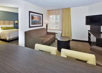 Sonesta Simply Suites Knoxville hotel thumbnail 4