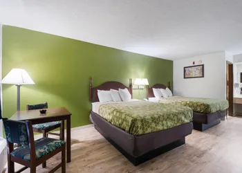 Econo Lodge Inn & Suites Knoxville East hotel thumbnail 6