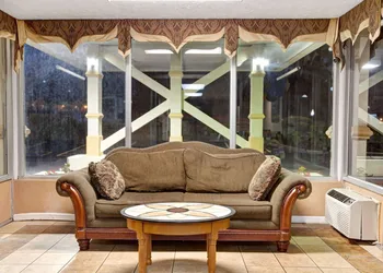 Days Inn by Wyndham Knoxville West hotel thumbnail 2