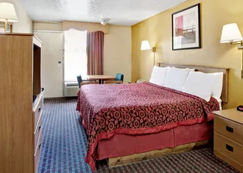 Days Inn by Wyndham Knoxville West hotel thumbnail 3