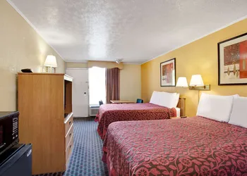 Days Inn by Wyndham Knoxville West hotel thumbnail 4