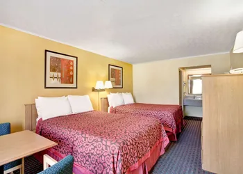 Days Inn by Wyndham Knoxville West hotel thumbnail 5