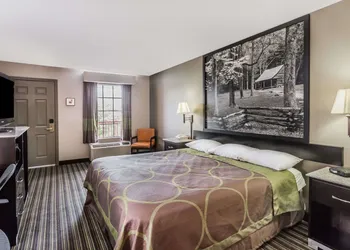 Super 8 by Wyndham Clinton TN hotel thumbnail 5